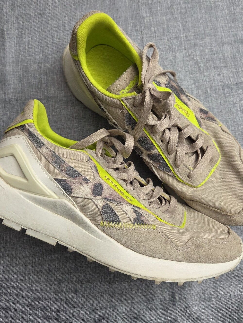 Reebox Classic Womens Size 9 Animal Print Neon Sneaker Shoes
